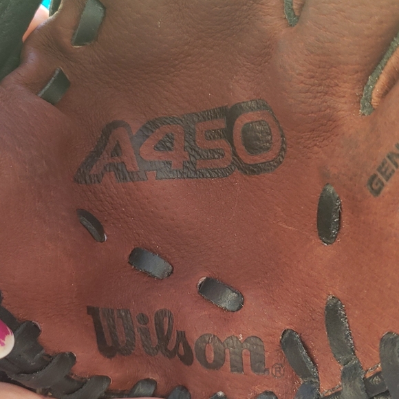 Wilson child sized T-ball glove - Picture 3 of 6